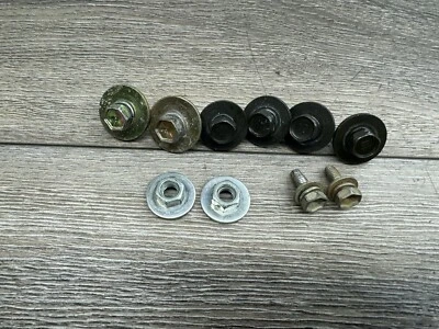 Tornillos de cojín del asiento trasero Toyota Avalon 1995-1999 y placa de seguridad trasera 📷  Foto 1 de 4