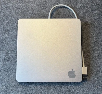 Apple USB SuperDrive Modell A1379 – externes CD/DVD Laufwerk – guter Zustand - Bild 1 von 4
