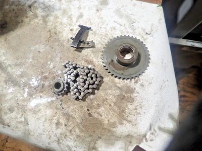 Yamaha XS 400 1980 engranajes de arranque y cadena Foto 1 de 4