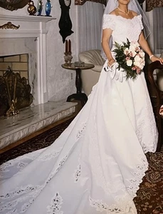 Vestido de novia David’s blanco Charmeuse seda encaje cuentas hombro descubierto 12 - Imagen 1 de 20