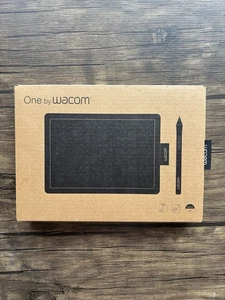 Wacom One by Wacom Creative Grafikstift und Tablet schwarz/rot CTL-472-N - Bild 1 von 1