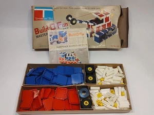 Vintage Tupperware Toys Build-O-Fun Master Builder Set w/Manual & Parts (1968) - Picture 1 of 16