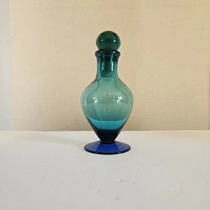 Botella de perfume verde vidrio soplado de 6" de colección con tapón de tierra verde azulado dauber pie azul - Imagen 1 de 7