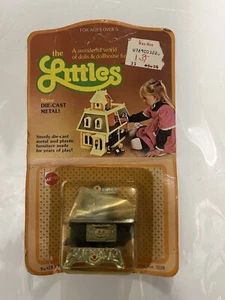 THE LITTLES Die Cast Dollhouse Furniture STOVE COFFEE POT KETTLE LID 1980 NIB - Picture 1 of 3