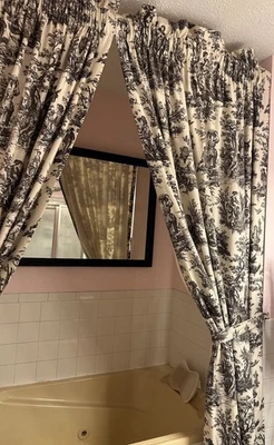 "Cortinas Waverly Toile French Country Life negras 2 paneles 49x84 cada uno" Foto 1 de 4