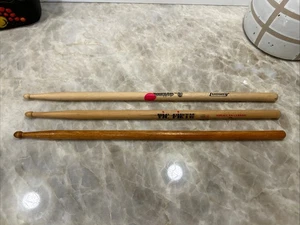 3 baquetas de madera: 1 Vic Firth, 1 Ludwig Rockband y 1 sin marca - Imagen 1 de 2