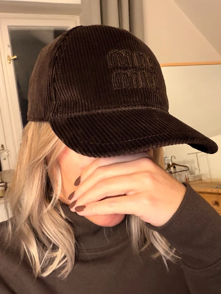 Tapa cordón marrón Miu Miu Foto 1 de 4