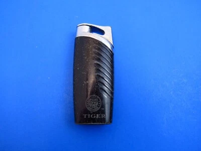 Encendedor de cigarrillos vintage marca Tiger negro Foto 1 de 4