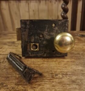 Refurbished Quality Victorian Privacy Lock, Keep & Victorian Brass Knobs. 