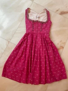 Lodenfrey Dirndl pink mit Schürze - Bild 1 von 4