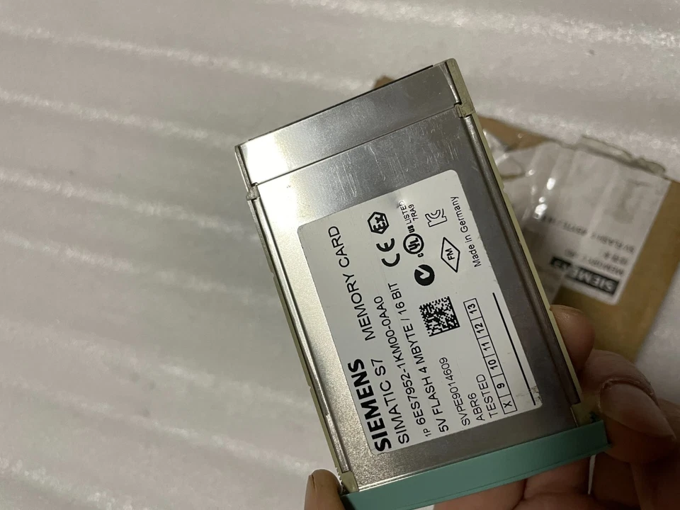 Siemens SIMATIC S7-400 memory card 4 Mb 6ES7952-1KM00-0AA0 6ES7 952-1KM00-0AA0 - Image 1 of 1