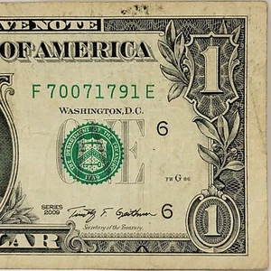 Dos pares de billetes de dólar James Bond 007 de serie elegante número uno 7 F70071791E - Imagen 1 de 8