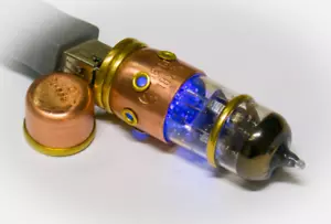 Handmade USB Flash drive 1TB USB 3.2 Steampunk lamp radio vacuum tube - Picture 1 of 7