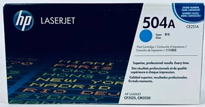 Cartuccia di stampa ciano originale HP LaserJet 504A per CP3525, CM3530 - CE251A - Foto 1 di 4
