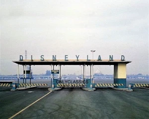 Disneyland 1965 vintage estacionamiento entrada automática foto 8x10 icónico parque de atracciones - Imagen 1 de 1