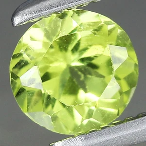 0.47ct t.w 4.8x4.7mm Round Natural Unheated Untreated Green Peridot, Myanmar🍏 - Picture 1 of 4