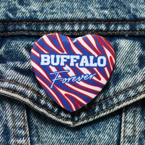 2.25” BUFFALO FOREVER HEART SHAPE BUTTON - ny new york bills pin badge mafia NEW - Bild 1 von 2