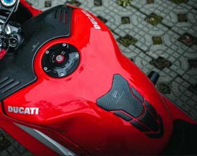 Almohadilla protectora de tanque de combustible de carbono Ducati Performance Panigale V4 SFV4 genuina Foto 1 de 4