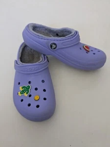Crocs Lavendel Fleece gefüttert klassische Slipper Clogs Jugend Größe J3 Jibbits - Bild 1 von 10