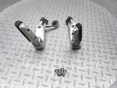 2005 05-06 宝马 R1200ST R1200 后乘客脚钉套装左右 — 第 1/4 张图片