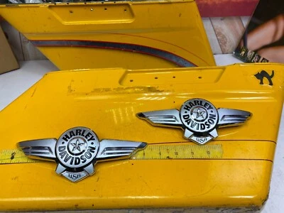 🔥Conjunto de emblemas de tanque Harley Fatboy cromado 14100968, 14100969🔥 - Imagem 1 de 4