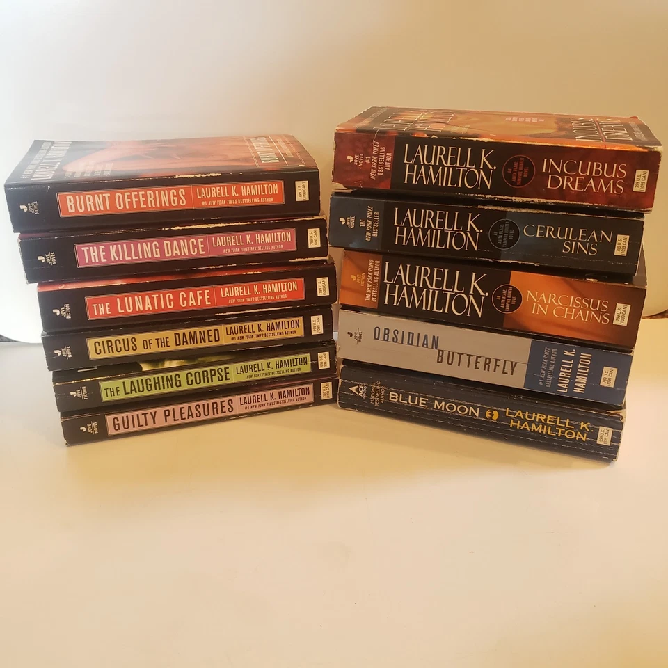 11 Laurell K Hamilton Lot Anita Blake Vampire Hunter PB Books Spicy Fantasy Foto 1 de 4