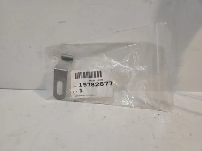 GM Automatic Transmission Oil Hose Clip 15782677 - Image 1 of 2