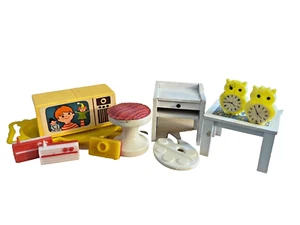 VINTAGE DOLLHOUSE MODERN DECOR PLASTIC TV RADIOS PEDESTAL STOOL OWL CLOCKS - Picture 1 of 7