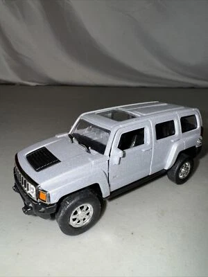 Welly Hummer H3 Die Cast Car 43629 Licensed 4 1/2 Inches Pullback Silver New - Image 1 of 4