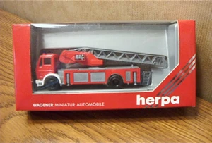 Camión de bomberos Herpa Wagener miniatura escala HO #806502 con escalera - Imagen 1 de 2