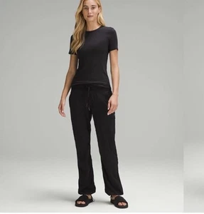 Pantalones cortos de tiro medio Lululemon Dance Studio 10 negros nuevos con etiquetas - Imagen 1 de 11