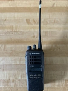 Motorola HT1250 UHF Portable Radio 128 Channels-Black - Afbeelding 1 van 4