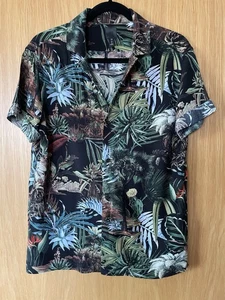 Men's H&M Summer Shirt 100% Viscose Jungle / Floral Print Size Small - Picture 1 of 4