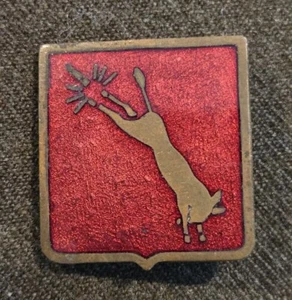 WWII 45th Field Artillery Battalion Pinback DI / DUI  - Picture 1 of 2