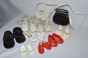 Vintage Puppenschuh und Handtasche Konvolut 8 Prs Schuhe und 2 Geldbörsen - Bild 1 von 1