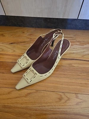 Elegante L'AUTRE CHOOSE Sapatos Bomba de Couro com Fivela US8 EU38 Fabricado na Itália - Imagem 1 de 4