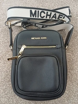 Michael Kors Women's Black Jet Set Medium Leather Crossbody Bag - Image 1 of 4