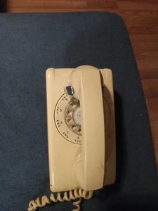 Vintage żółty obrotowy telefon ścienny niesprawdzony - Zdjęcie 1 z 2