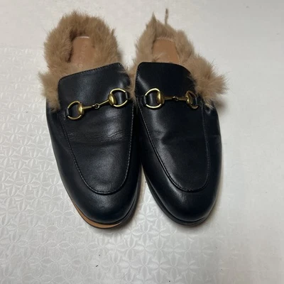 GUCCI | Zapatillas planas de piel Princetown de terciopelo negro mordida de caballo EE. UU. 7,5 Foto 1 de 4