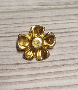 Spilla antica fiori color oro gioielli tradizionali design retrò vintage - Foto 1 di 8