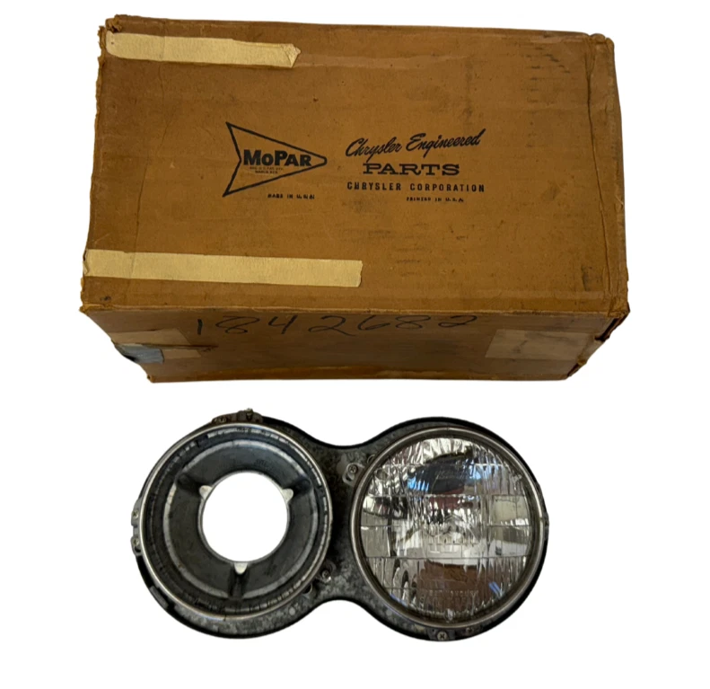 Faro doble derecho Plymouth Fury Savoy Belvedere 1959 1842682 nuevo en stock Foto 1 de 4