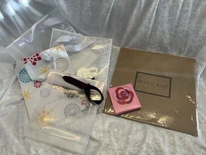 Mary Kay 60th Anniversary Lidschatten Palette, limitiert und Mary Kay Tuch, neu - Bild 1 von 9