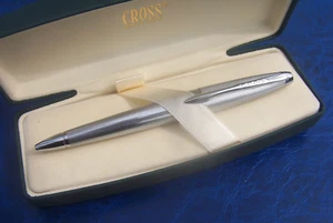 CROSS AT0122-1 APOGEE ENGINE TURNED CHROME BALLPOINT PEN IN GREEN CASE - Picture 1 of 13