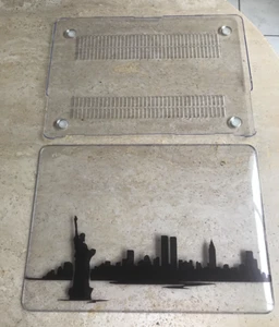 COQUE DE PROTECTION EN PLASTIQUE DUR POUR MACBOOK AIR 13.3 '' - MOTIF "NEW YORK" - Photo 1/3