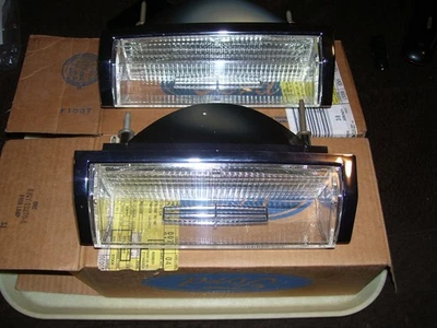 NOS 1980-84 Lincoln Town Car & 1980-83 Mark VI Parking Lamp Assembly EOVY-13200A - Image 1 of 4