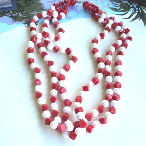 *RAR* ERSTAUNLICH WUNDERSCHÖNE VINTAGE 24" KUNSTPERLEN KORALLE LUCITE PERLENKETTE!! - Bild 1 von 3