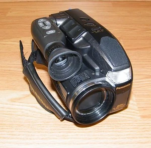 *FOR PARTS* Genuine Panasonic (PV-L578) Camcorder - 23x Hi-Definition Zoom Lens - Picture 1 of 7