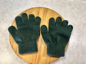 Green Kids Gloves - Picture 1 of 2