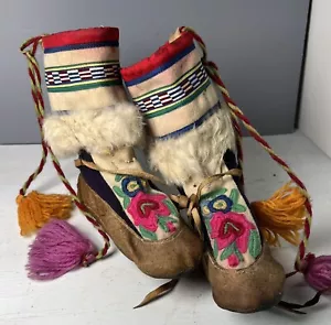 Vtg Floral Wool Embroidery Suede Boot Mukluks Moccasins Native American sz8 sh - Picture 1 of 9