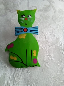Artsy CAT Pin Vintage Wood Handcrafted Brooch Bright Green Shiny Enamel Finish - Picture 1 of 3